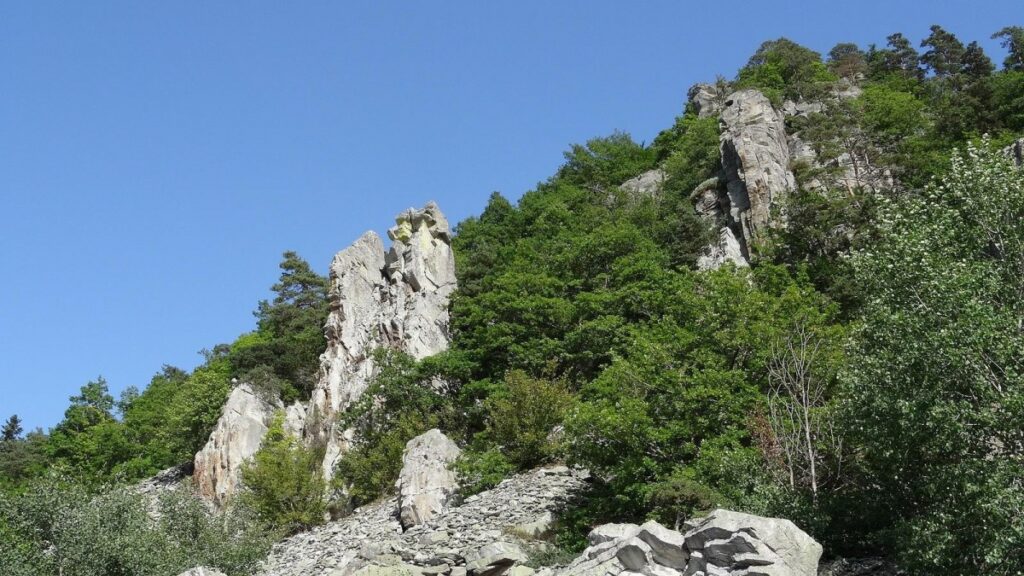 Jalore (PR 338) ou 
Tour des sucs d’Émeral et de Jalore